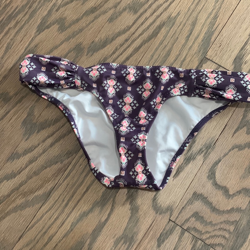 Victoria’s Secret “The Knockout Bikini” bottoms. Sz XS